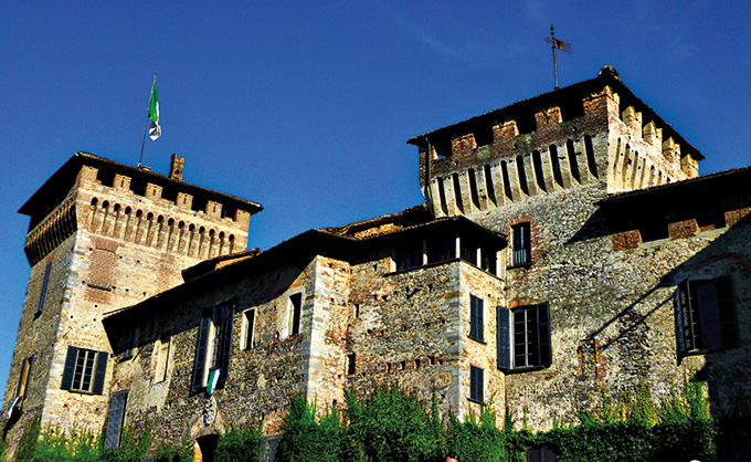 Il Castello Visconti di San Vito a Somma Lombardo.jpg