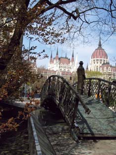 Budapest, una veduta insolita del Parlamento