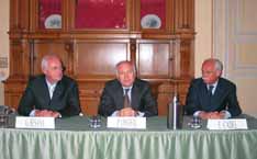 Nella foto, da sinistra Giancarlo Besana, Paolo Onofri ed Ercole Cadei a Varese, in occasione dell'incontro-dibattito "Scenari economici: difficoltà e prospettive"