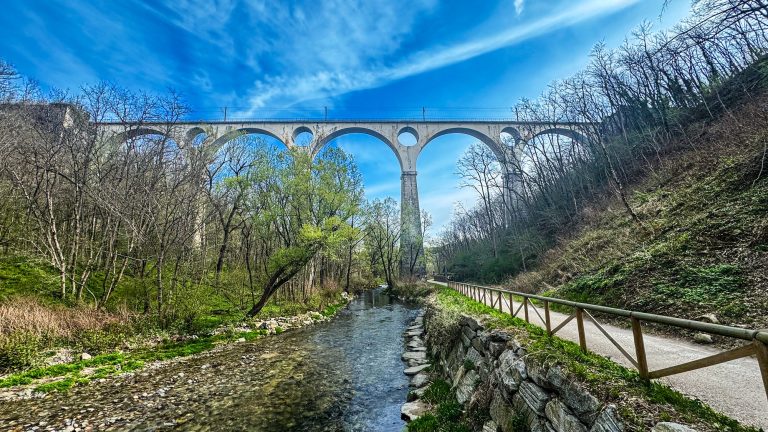 La nuova ciclopedonale della folla di Malnate
